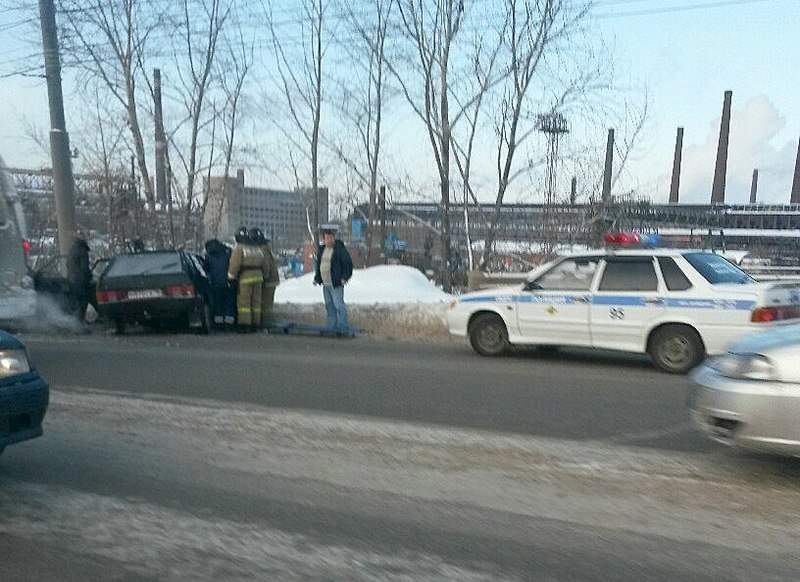 816 X 594 102.3 Kb 816 X 434 72.5 Kb 30.12.2014 ДТП на ул. Новоажимова после "долгого моста" в сторону завода <Ижсталь>