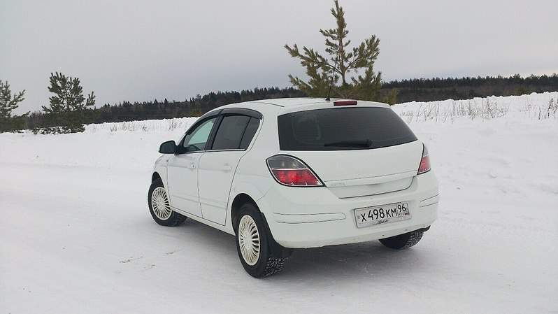 1307 X 735 146.0 Kb Opel Astra 2012 .