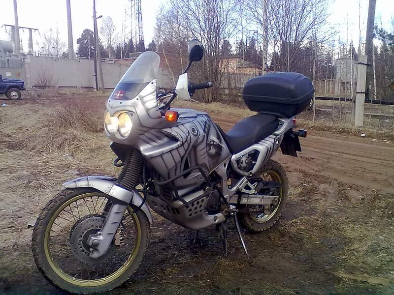 1280 X 960 339.4 Kb  honda africa 750