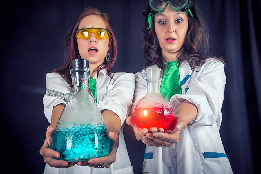 Московская 5 калуга безумная лаборатория. Аниматоры научное шоу. Московская 5 калуга безумная лаборатория. Антимузей калуга. Безумная лаборатория.