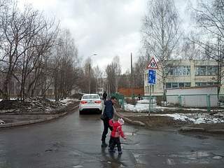 1920 X 1440 390.3 Kb 08.04.2015 Т.Барамзиной, у Школы N16 наезд на ребёнка и бабушку
