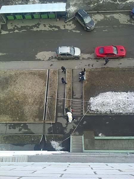 В Москве женщина с семилетней дочкой выбросилась из окна Новости с видео