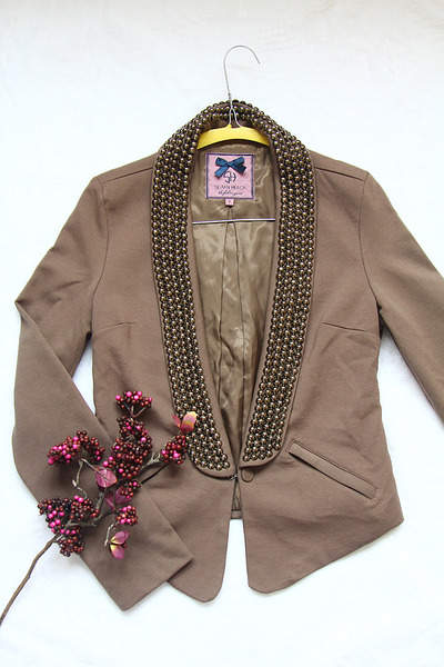 700 X 1050 599.9 Kb 700 X 1049 740.2 Kb  !    !   