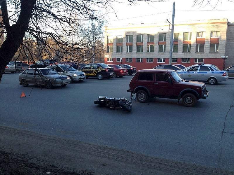 960 X 720 186.2 Kb 28.04.2015 ДТП на ул. Удмуртская с участием мотоциклиста.