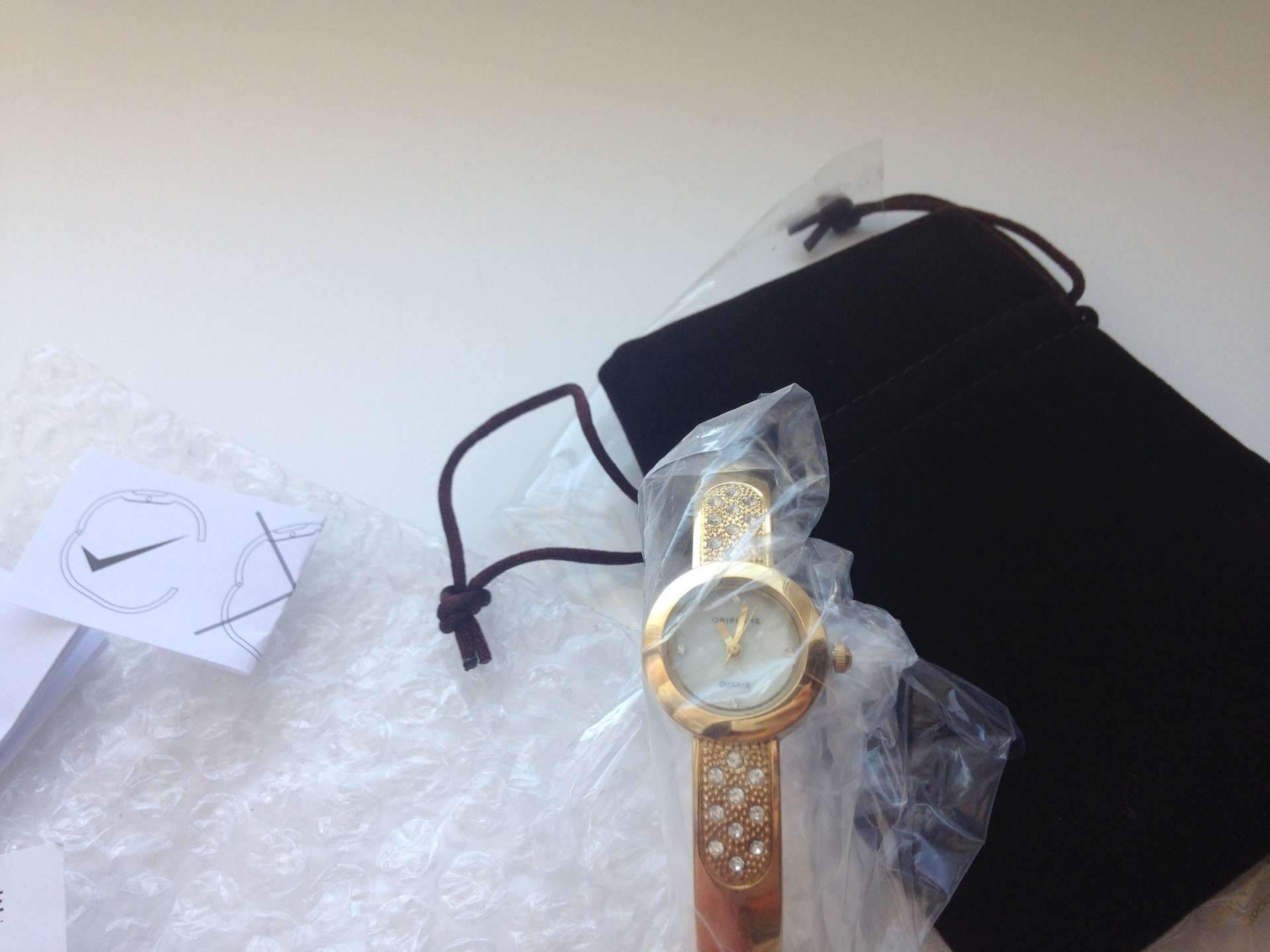 Продам часы Oriflame женские - новые