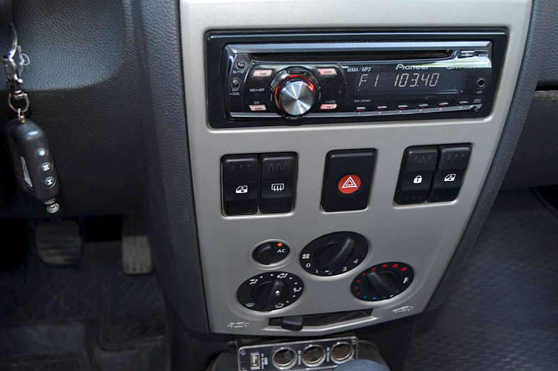 1920 X 1280 209.0 Kb Renault Logan 2008 г.