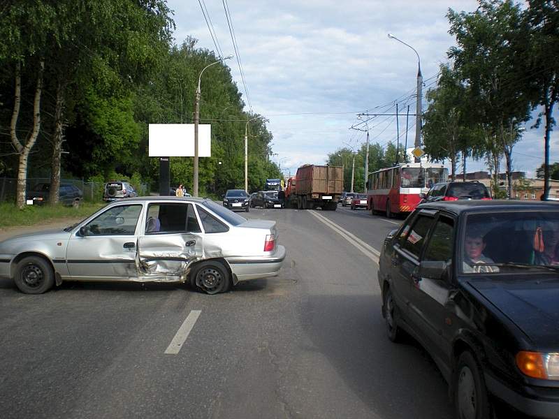 1600 X 1200 389.6 Kb 1600 X 1200 403.2 Kb 11.06.2015 ДТП на ул. Орджоникидзе у Нефтемаша, 5 авто