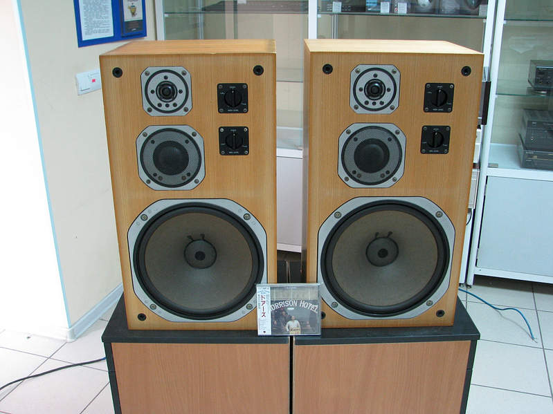 1306 X 979 549.8 Kb YAMAHA NS-690 (I  1973 ), 