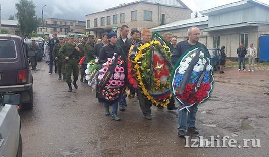 530 x 311 530 x 311 Двое служащих из Удмуртии погибли в разрушенной казарме под Омском