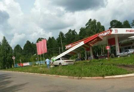 449 x 310 1920 X 1080 154.6 Kb 09.08.2015 ДТП в Воткинске, водила на Toyota Mark 2 добился падения цен на Лукойле