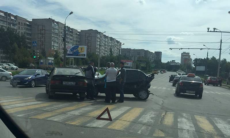 1952 X 1168 361.7 Kb 14.08.2015 видео ДТП на Удмуртская - Краева, 3 авто