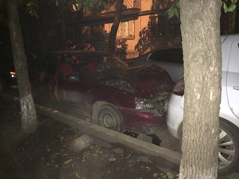 960 X 720 139.5 Kb 960 X 720 160.4 Kb 04.09.2015 ДТП на ул. Буммашевская, 86, пьяный на семерке протаранил 4 авто