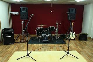 604 X 403 51.5 Kb   FM STUDIO