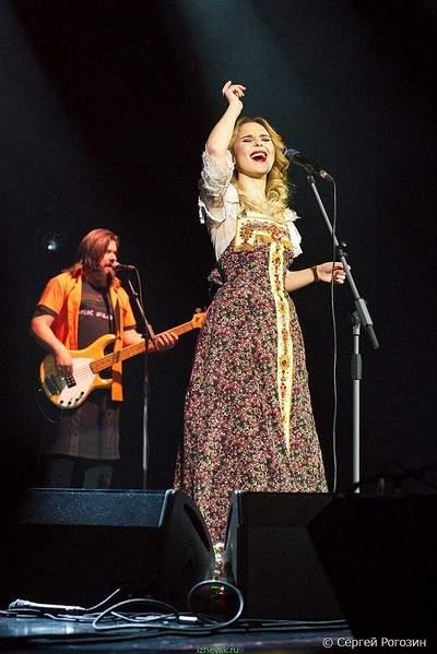 734 X 1100 247.1 Kb 1100 X 734 189.3 Kb    ?  