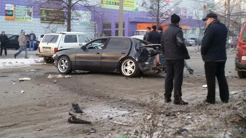 1280 X 720 186.8 Kb 26.11.2015 ДТП в Сарапуле. Лексус влетел в дерево.