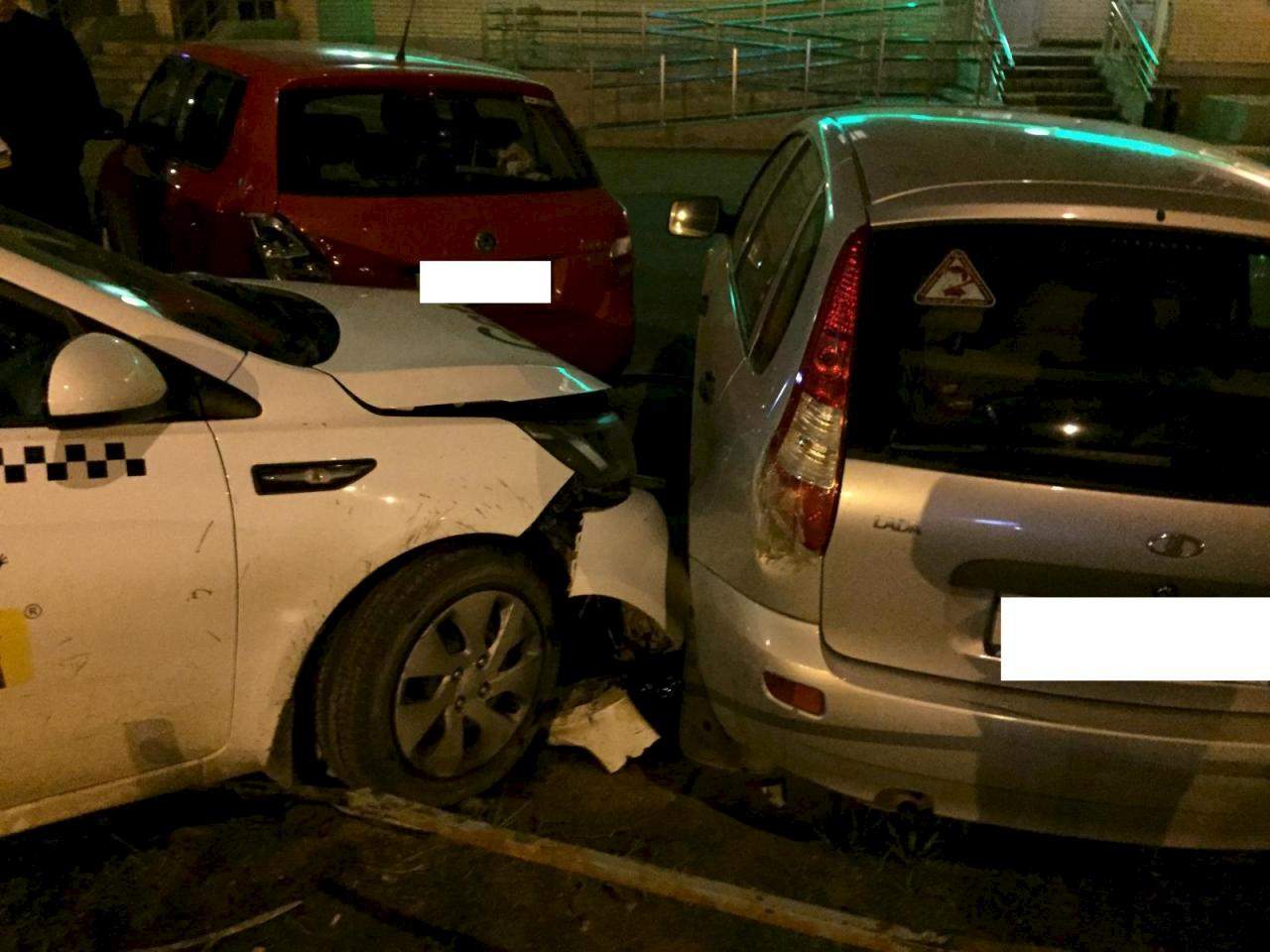 авария в ижевске преступник скрылся из дтп. водитель ижевск. водитель ижевск. поджег машины на ул ильфата закирова в ижевске. воткинск гаи пропаганда.