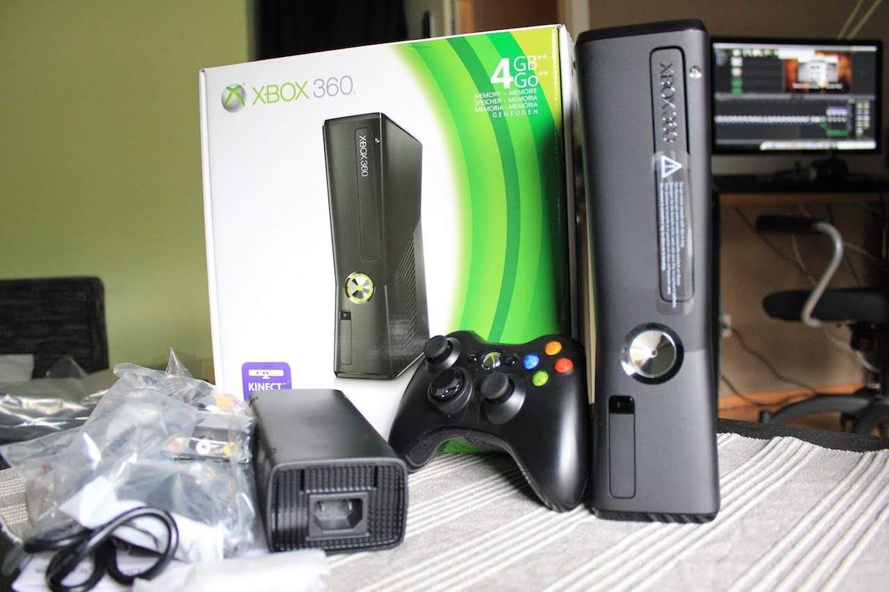 Жесткий xbox купить. Xbox 360 Slim. Хбокс 360 слим. Консоль игровая приставка Xbox 360. Microsoft Xbox 360 Slim.
