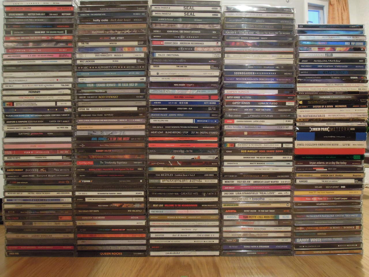 Купить сд в спб. Коллекция музыкальных дисков. Коллекция СД дисков. Много дисков. Коллекция CD.