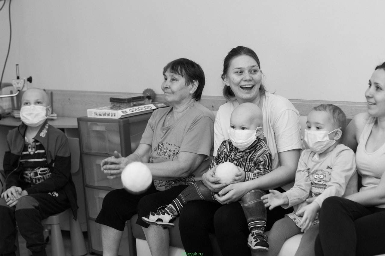 Молодая мама в клубе. Маргинальная многодетная семья. Многодеток. Россия маргинальные семьи. Фото маргинальной семьи.