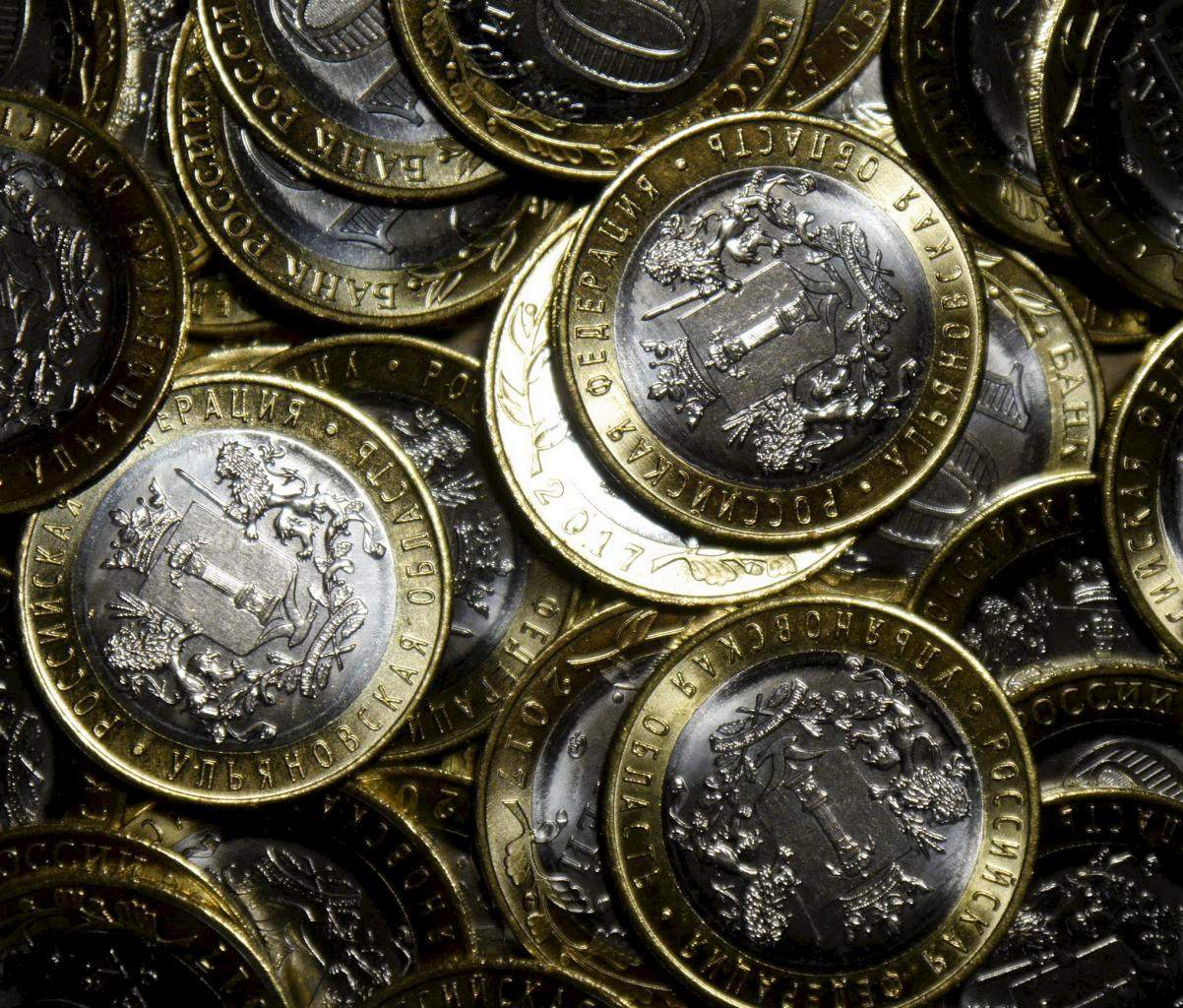 Можно ли разменять монеты. Обмен монет. Рубли монеты в руках. Фон для нумизматического объявления. Баннер с монетами рубли.