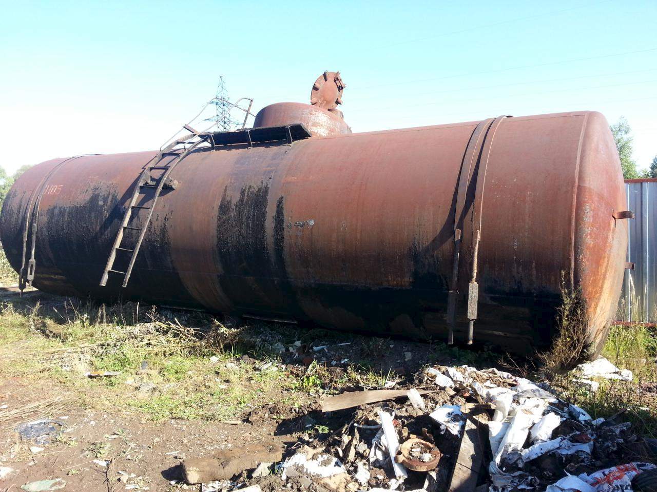 Железнодорожная цистерна объем в тоннах. Цистерна 40 кубов. Цистерна вместимостью 20 м3 наполнена керосином масса. Емкость 20 кубов. Сколько нужно цистерн для перевозки 1000т нефти.