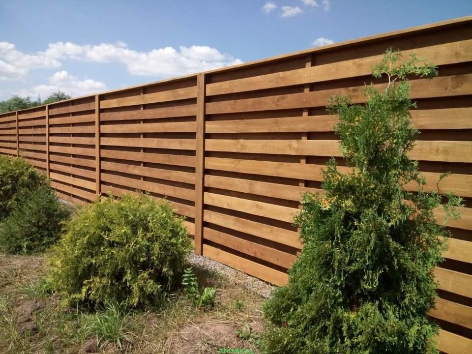 забор из деревянных щитов