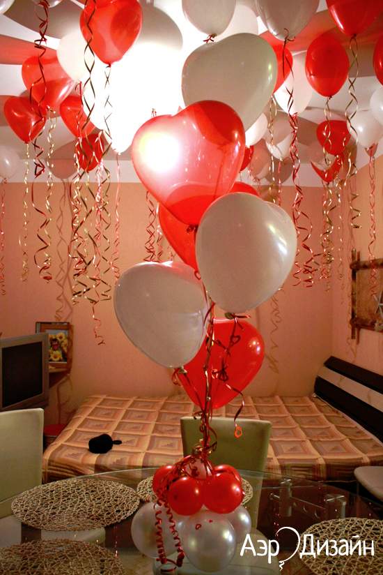 Оформление квартиры на супругу. Украсить комнату шарами. Украсить комнату шариками. Комната с шариками на день рождения. Романтическое украшение комнаты шарами.